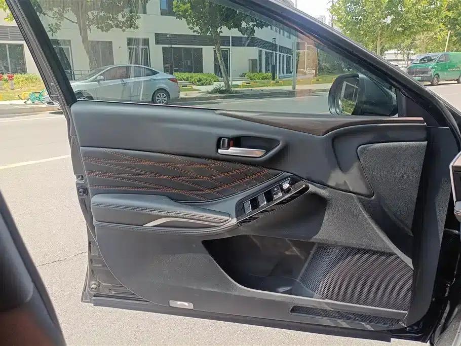 2024 Toyota Avalon Hybrid 2.0L Premium Edition — миниатюра 7