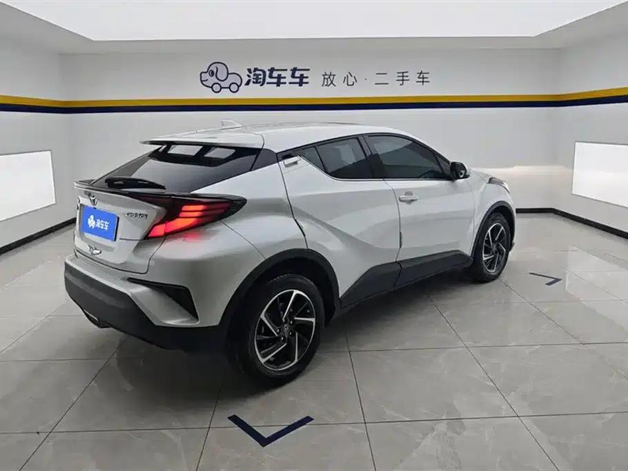 Toyota C-HR 2023 2.0L Luxury Edition — миниатюра 3