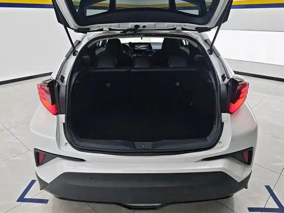 Toyota C-HR 2023 2.0L Luxury Edition — миниатюра 4