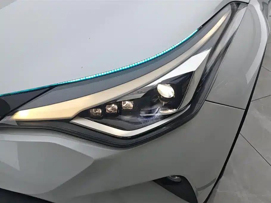 Toyota C-HR 2023 2.0L Luxury Edition — миниатюра 5