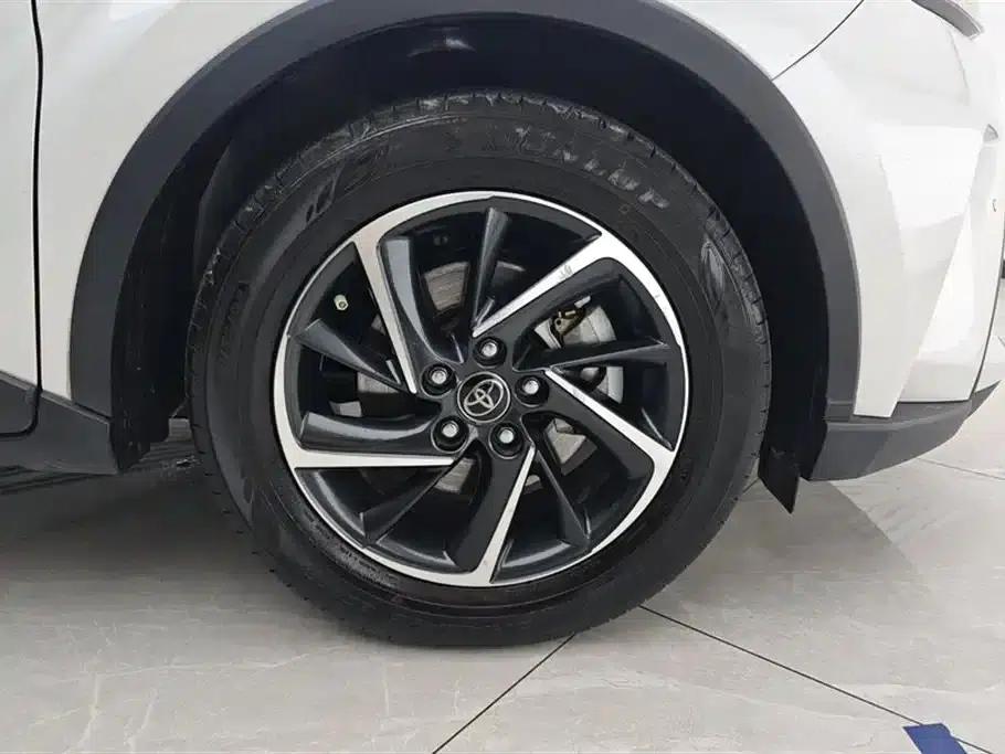 Toyota C-HR 2023 2.0L Luxury Edition — миниатюра 6