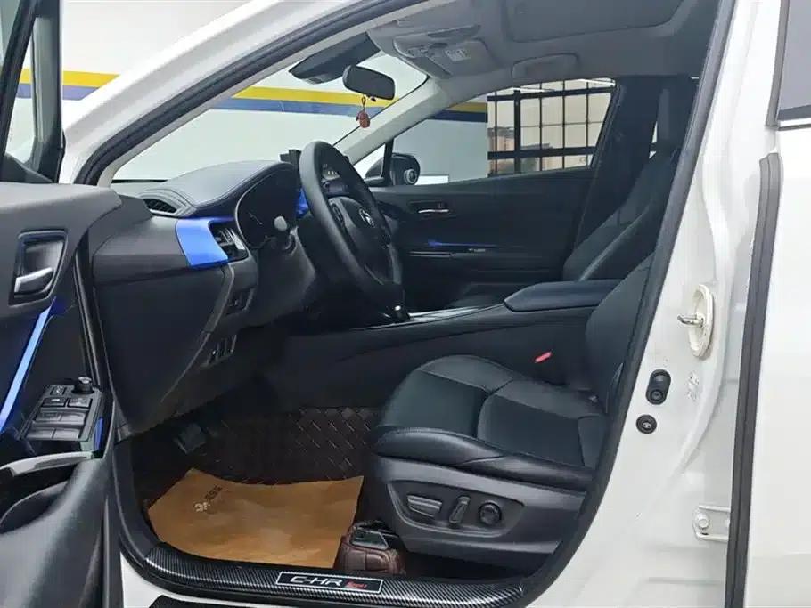 Toyota C-HR 2023 2.0L Luxury Edition — миниатюра 9