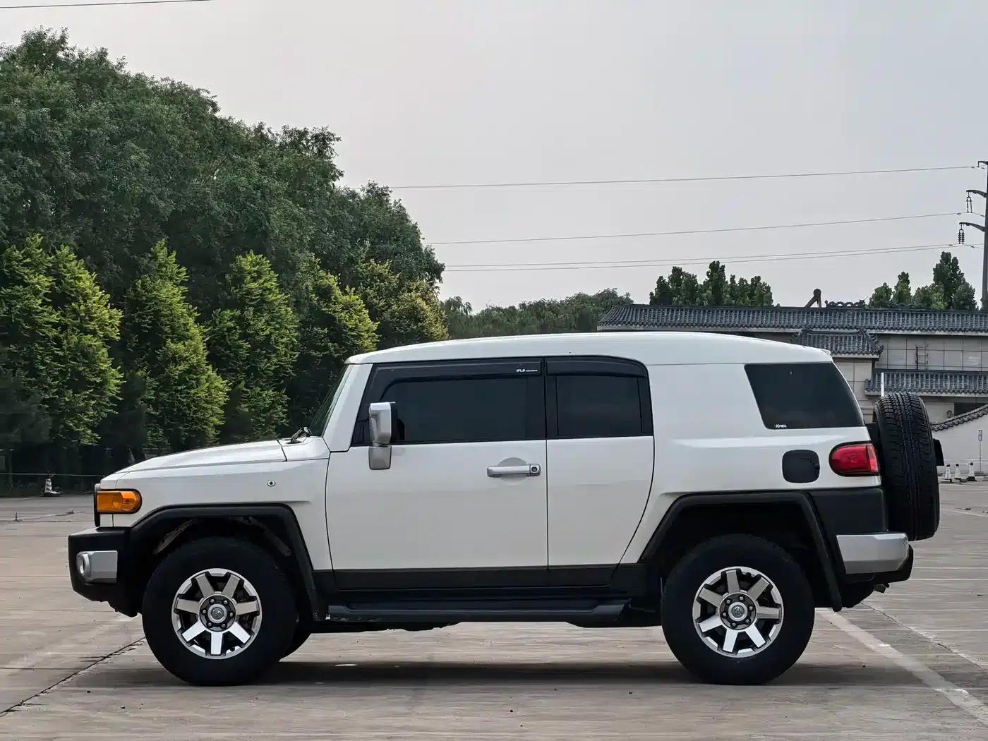 2020 FJ Cruiser 4.0L Automatic — миниатюра 3