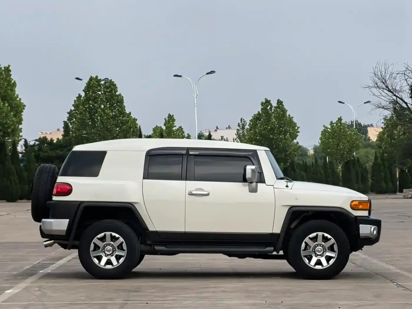 2020 FJ Cruiser 4.0L Automatic — миниатюра 7
