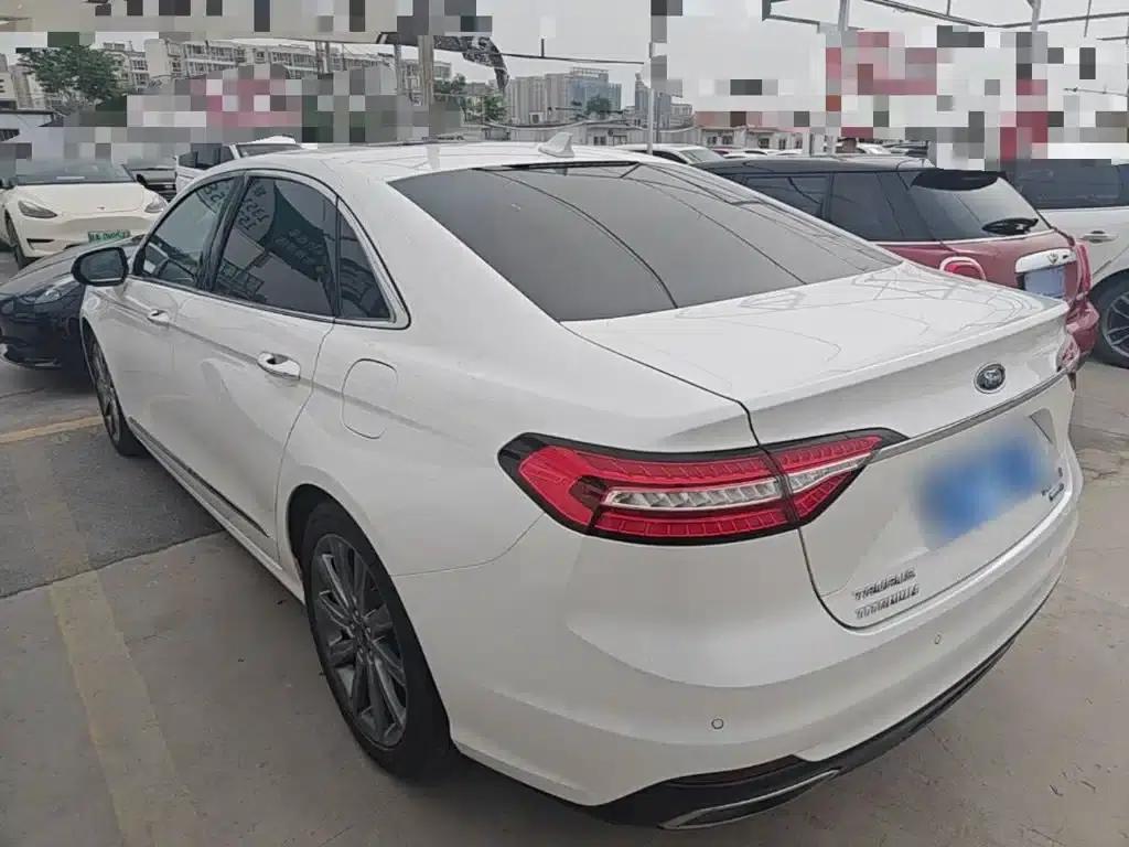 2019 Taurus EcoBoost 245 Premium Edition — миниатюра 5