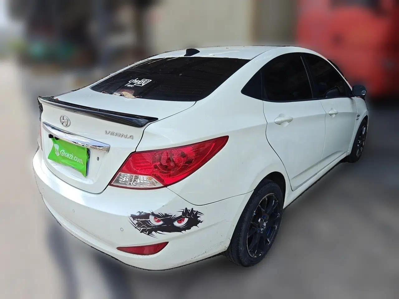 Hyundai Verna (older generation) 2010 Sedan 1.4L Automatic Fashionable GT Model — миниатюра 6