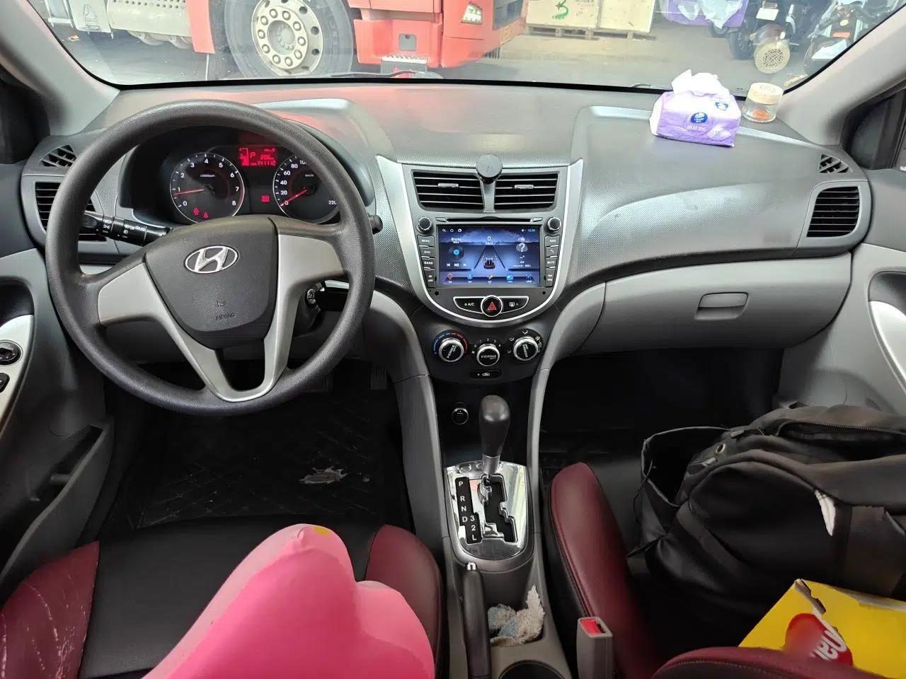 Hyundai Verna (older generation) 2010 Sedan 1.4L Automatic Fashionable GT Model — миниатюра 9