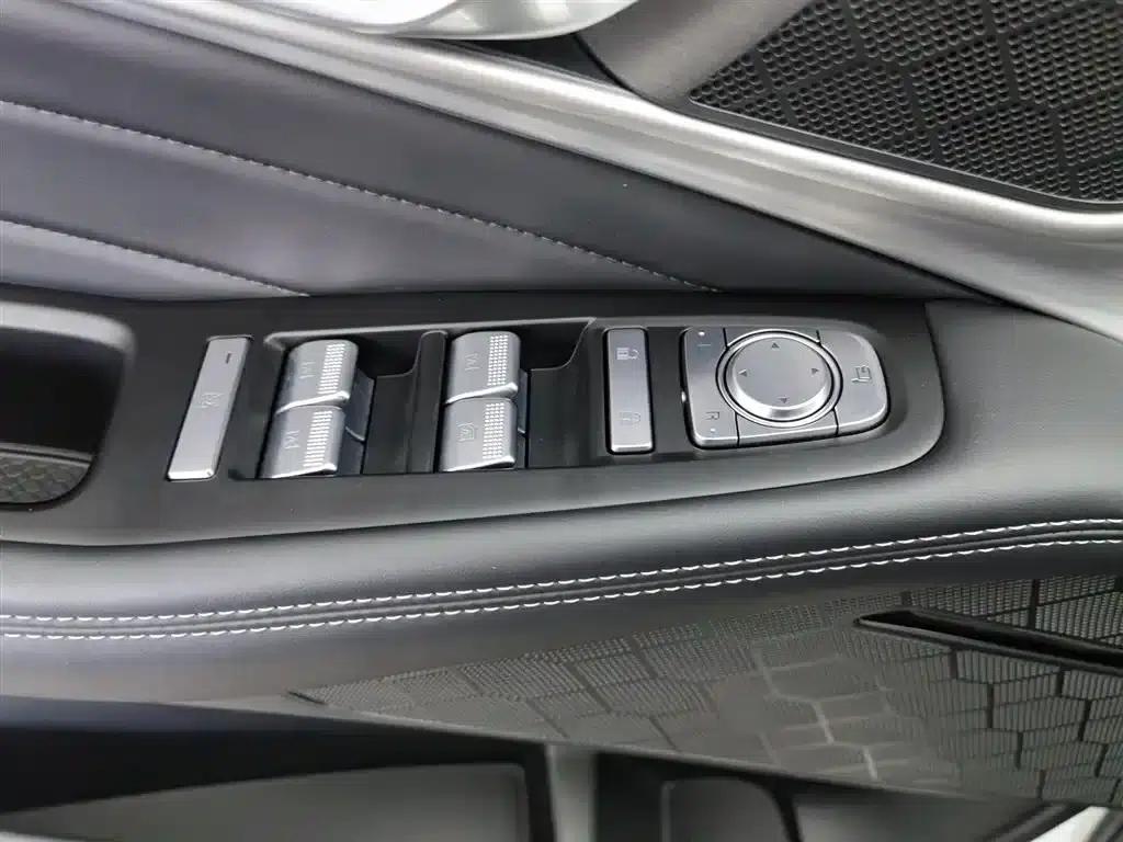 Trumpchi GS8 2025 Navigator Series 2.0TGDI 2WD Luxury 5-Seater — миниатюра 9