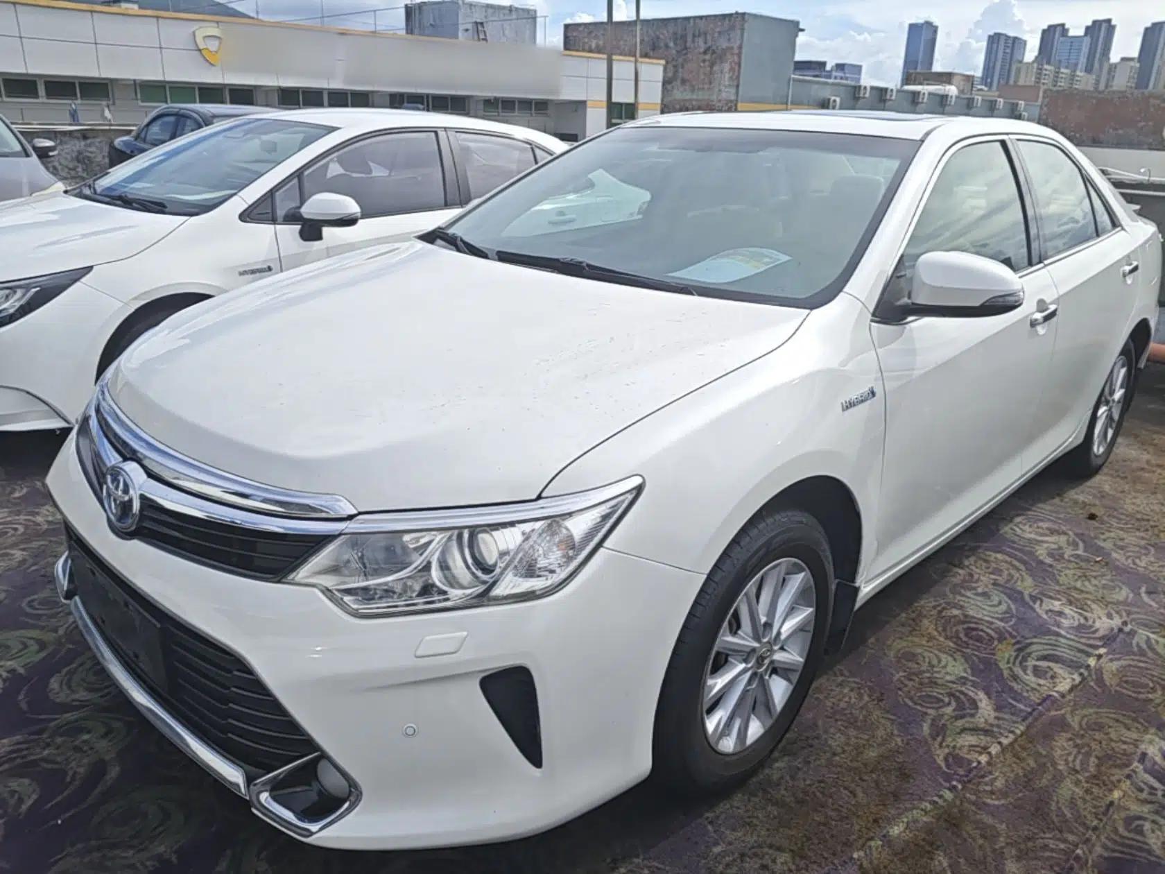 Toyota Camry 2016 Dual-Engine 2.5 HG 10th Anniversary Deluxe Navigation Edition — миниатюра 1
