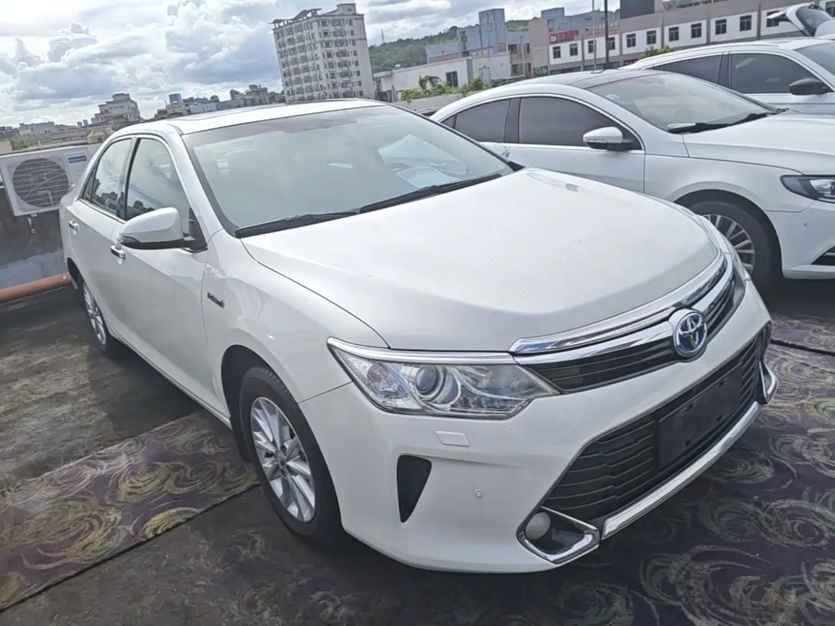 Toyota Camry 2016 Dual-Engine 2.5 HG 10th Anniversary Deluxe Navigation Edition — миниатюра 3