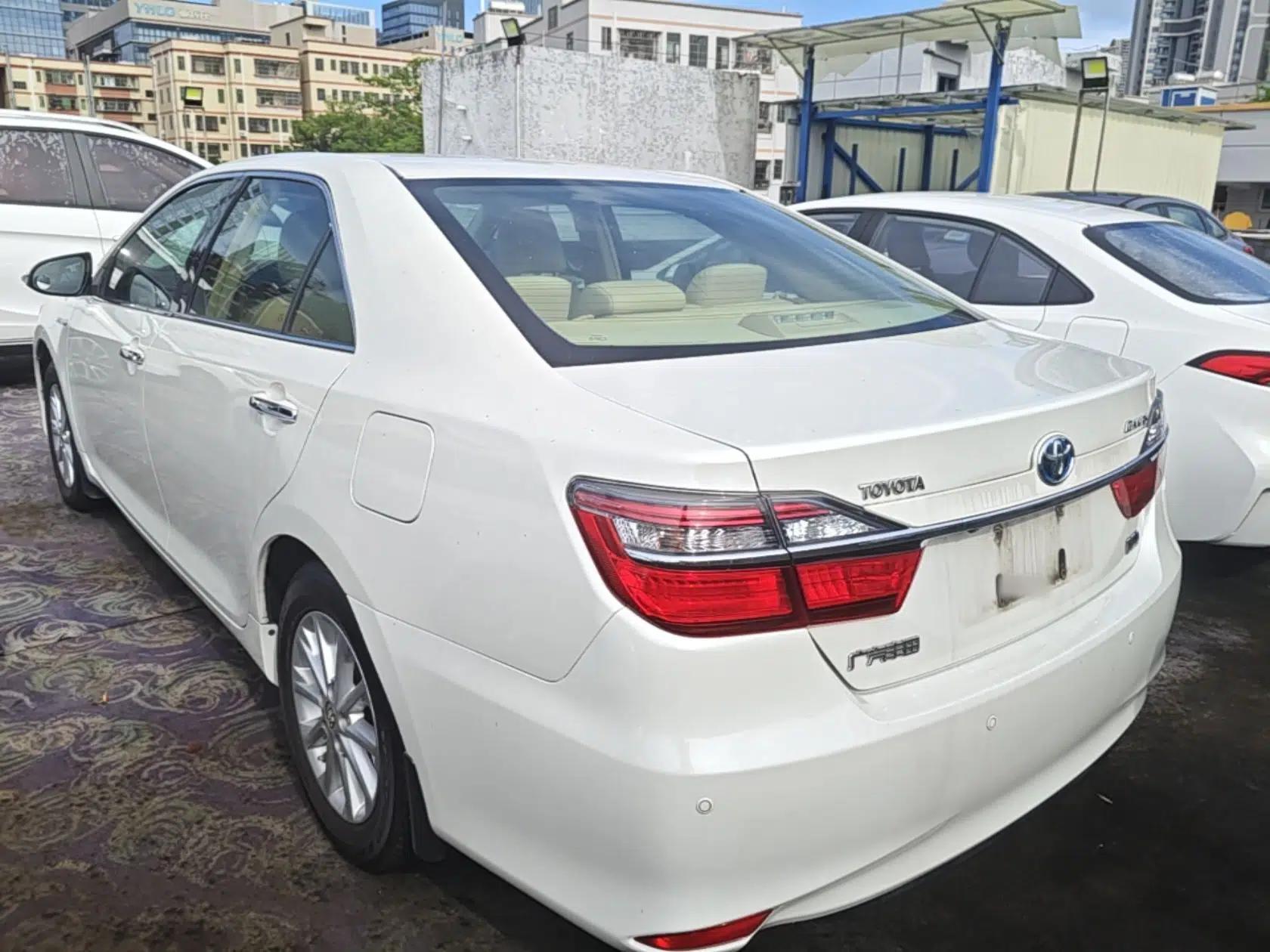 Toyota Camry 2016 Dual-Engine 2.5 HG 10th Anniversary Deluxe Navigation Edition — миниатюра 4