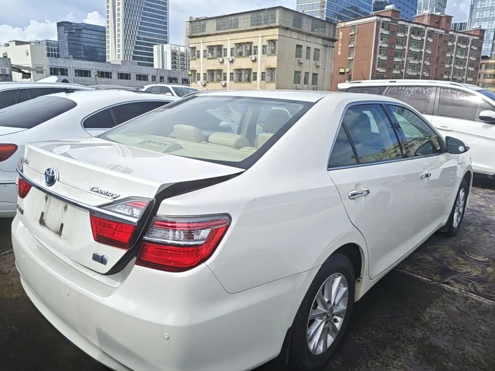 Toyota Camry 2016 Dual-Engine 2.5 HG 10th Anniversary Deluxe Navigation Edition — миниатюра 6