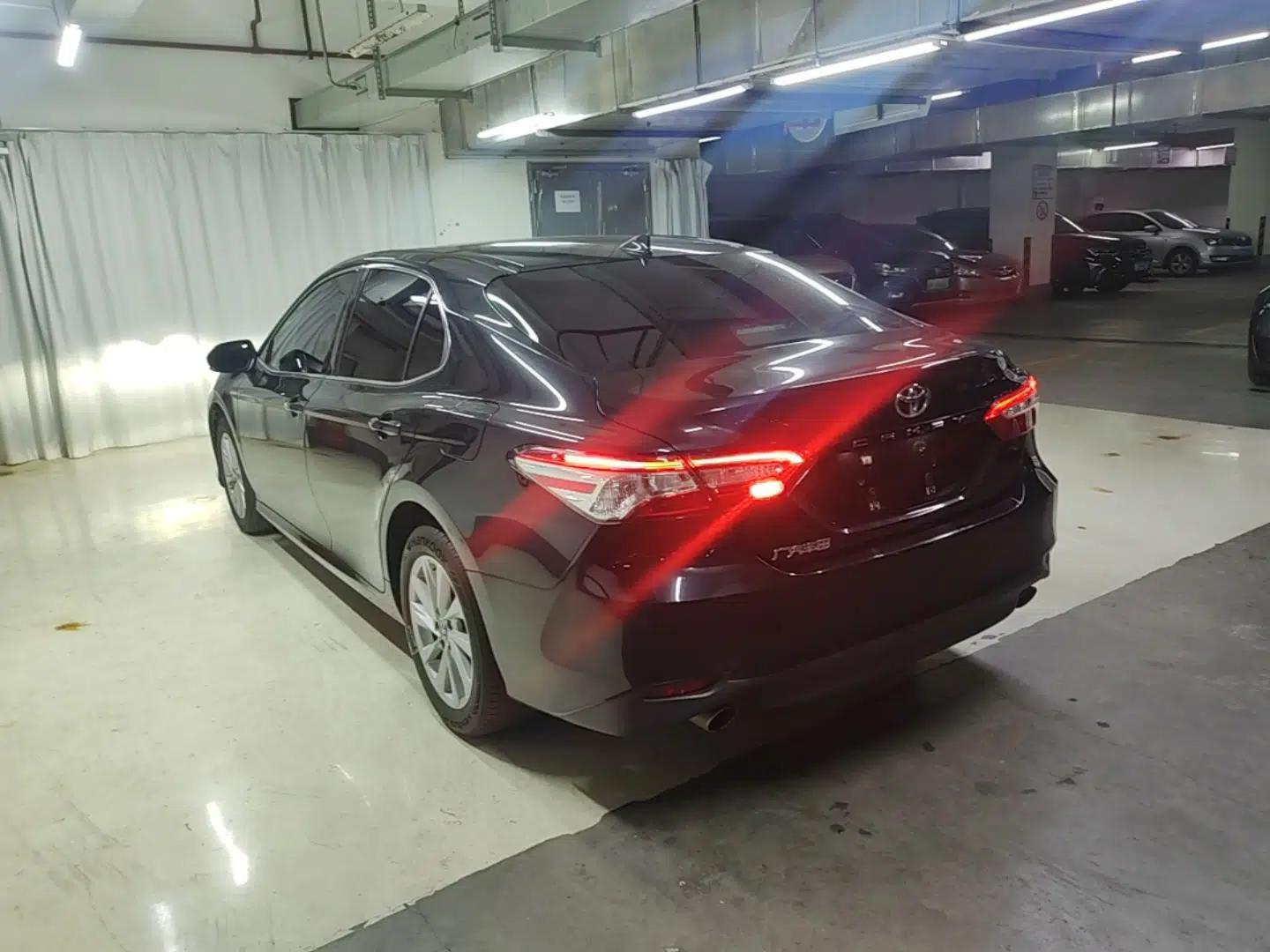 Toyota Camry 2023 2.0GVP Premier Edition — миниатюра 4