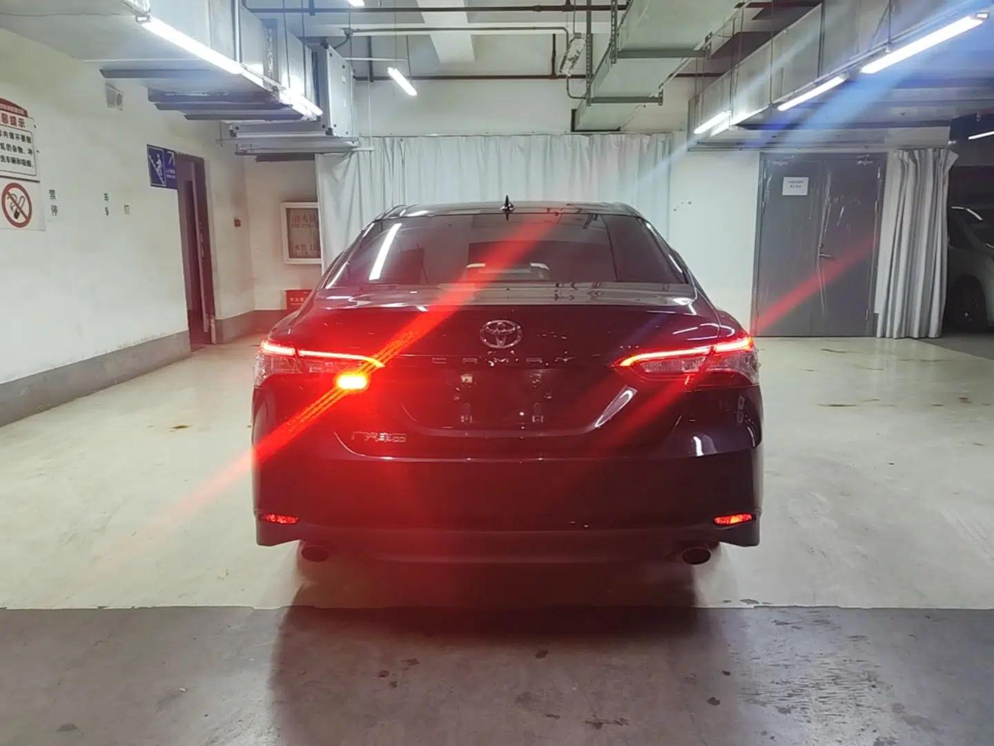 Toyota Camry 2023 2.0GVP Premier Edition — миниатюра 5
