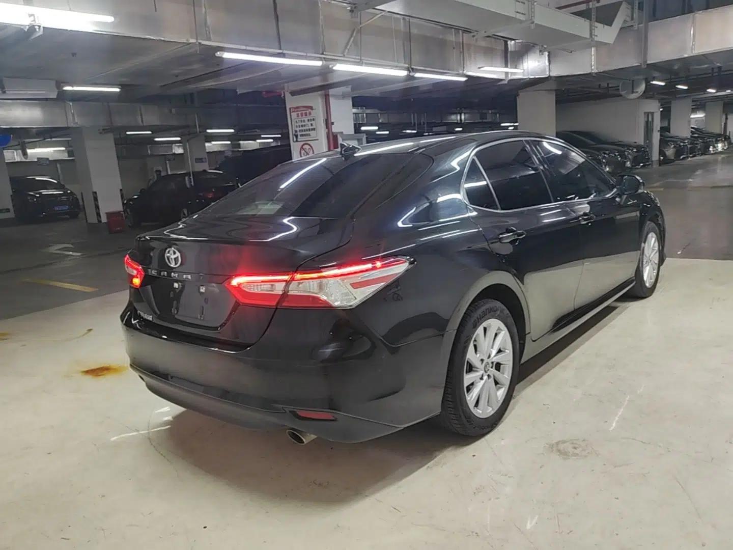 Toyota Camry 2023 2.0GVP Premier Edition — миниатюра 6