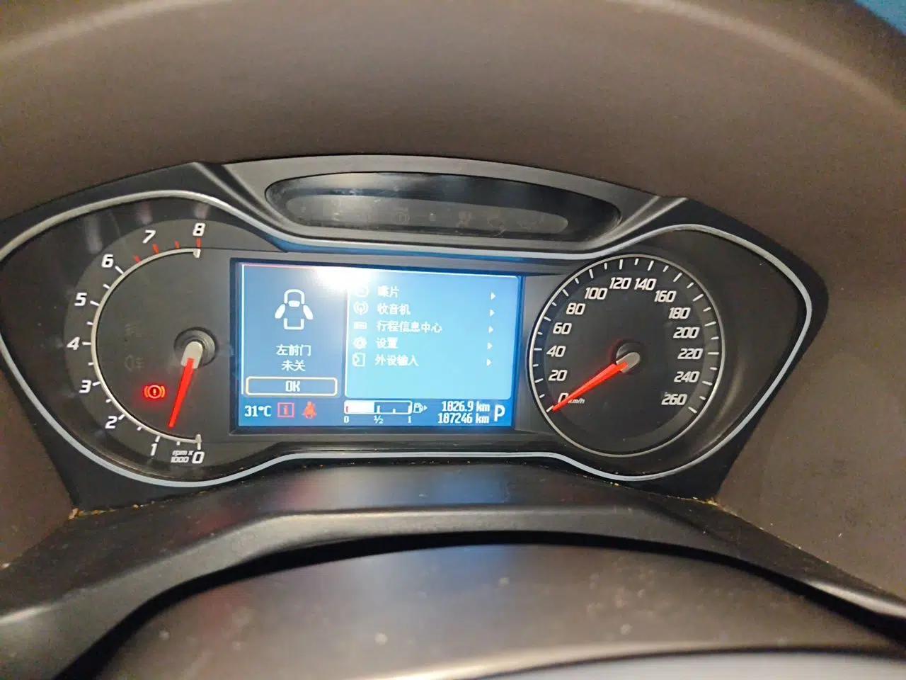Ford Mondeo 2011 2.3L Luxury Model — миниатюра 11