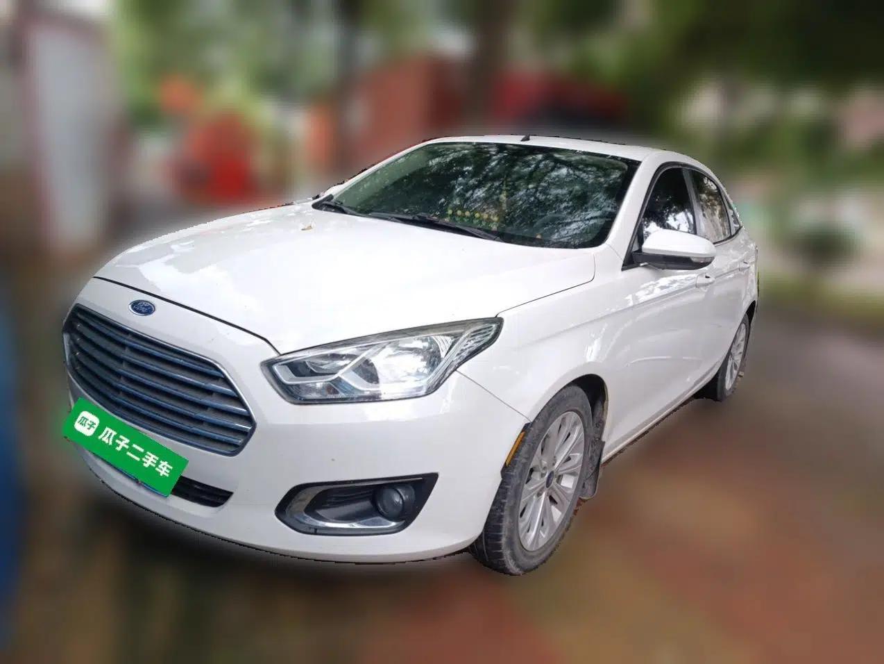 Ford Escort 2015 1.5L Automatic Fashion Model — миниатюра 1