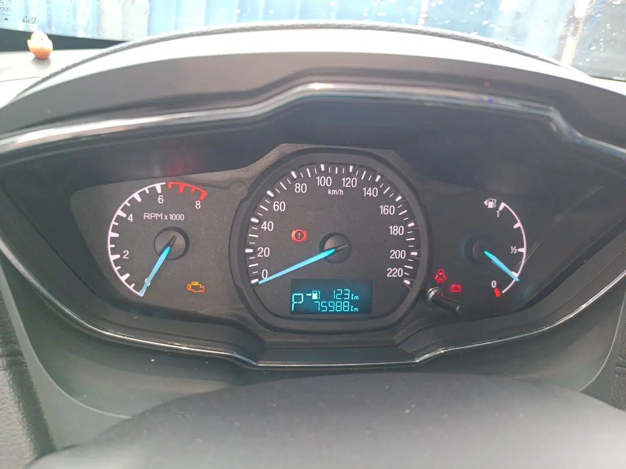 Ford Escort 2015 1.5L Automatic Fashion Model — миниатюра 11
