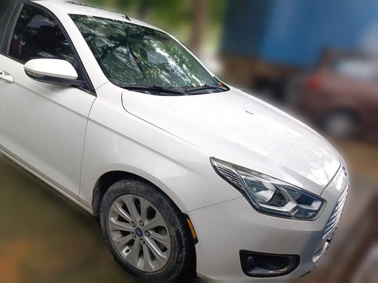 Ford Escort 2015 1.5L Automatic Fashion Model — миниатюра 3
