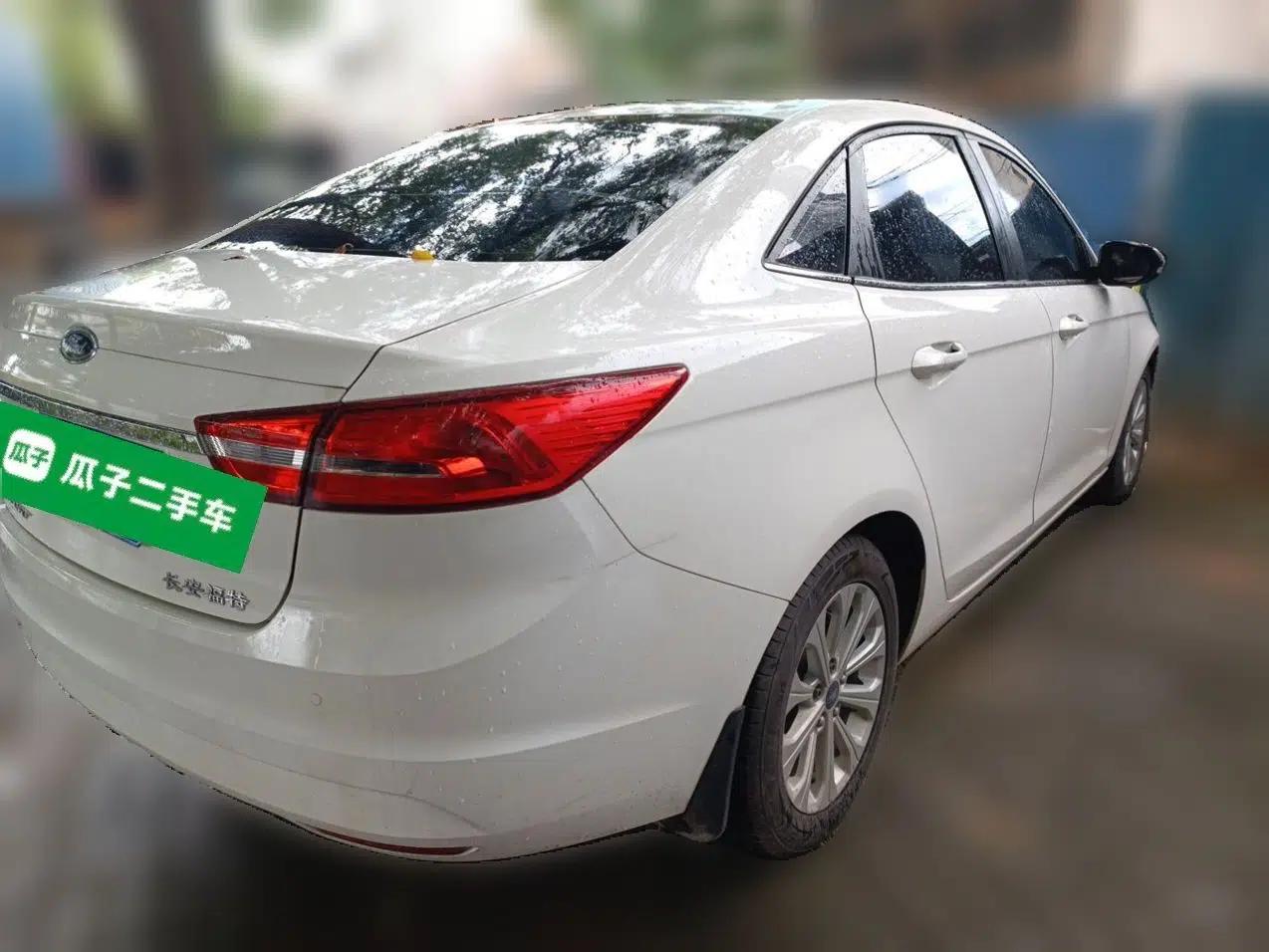 Ford Escort 2015 1.5L Automatic Fashion Model — миниатюра 6
