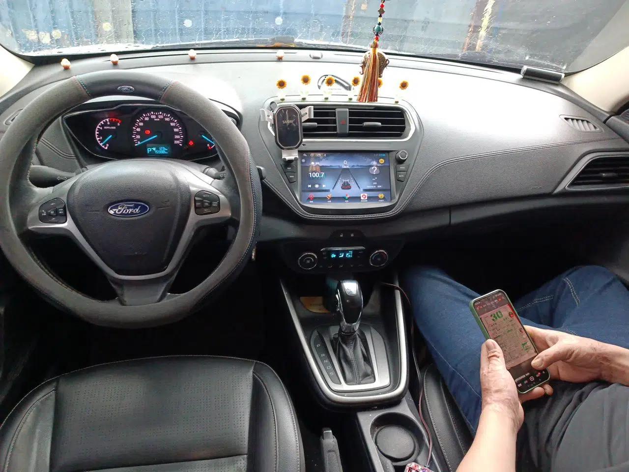 Ford Escort 2015 1.5L Automatic Fashion Model — миниатюра 9