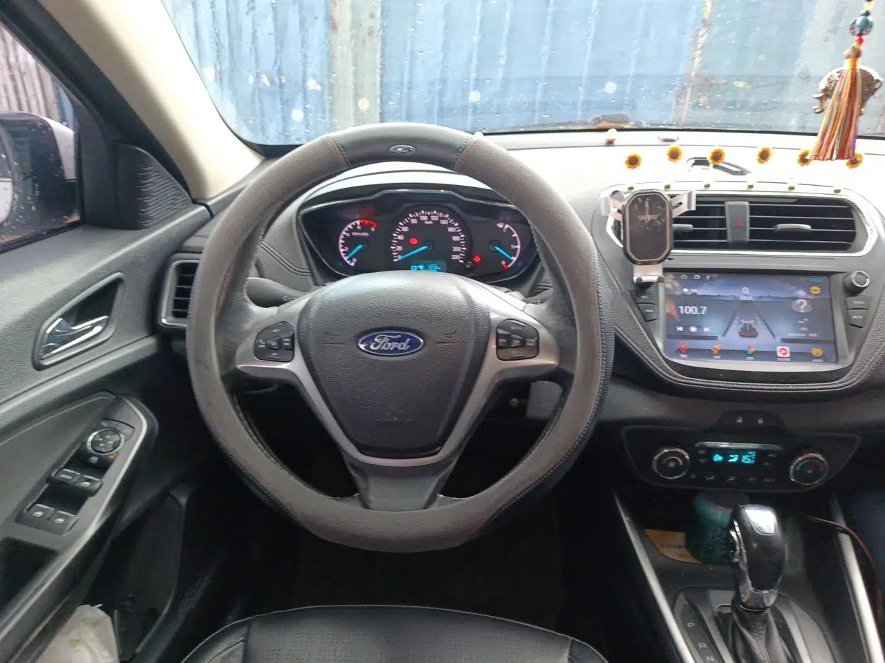 Ford Escort 2015 1.5L Automatic Fashion Model — миниатюра 10