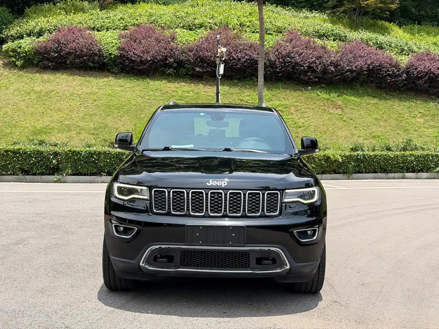 2017 Jeep Grand Cherokee Imported Model 3.0L Comfort Navigation Edition — миниатюра 2