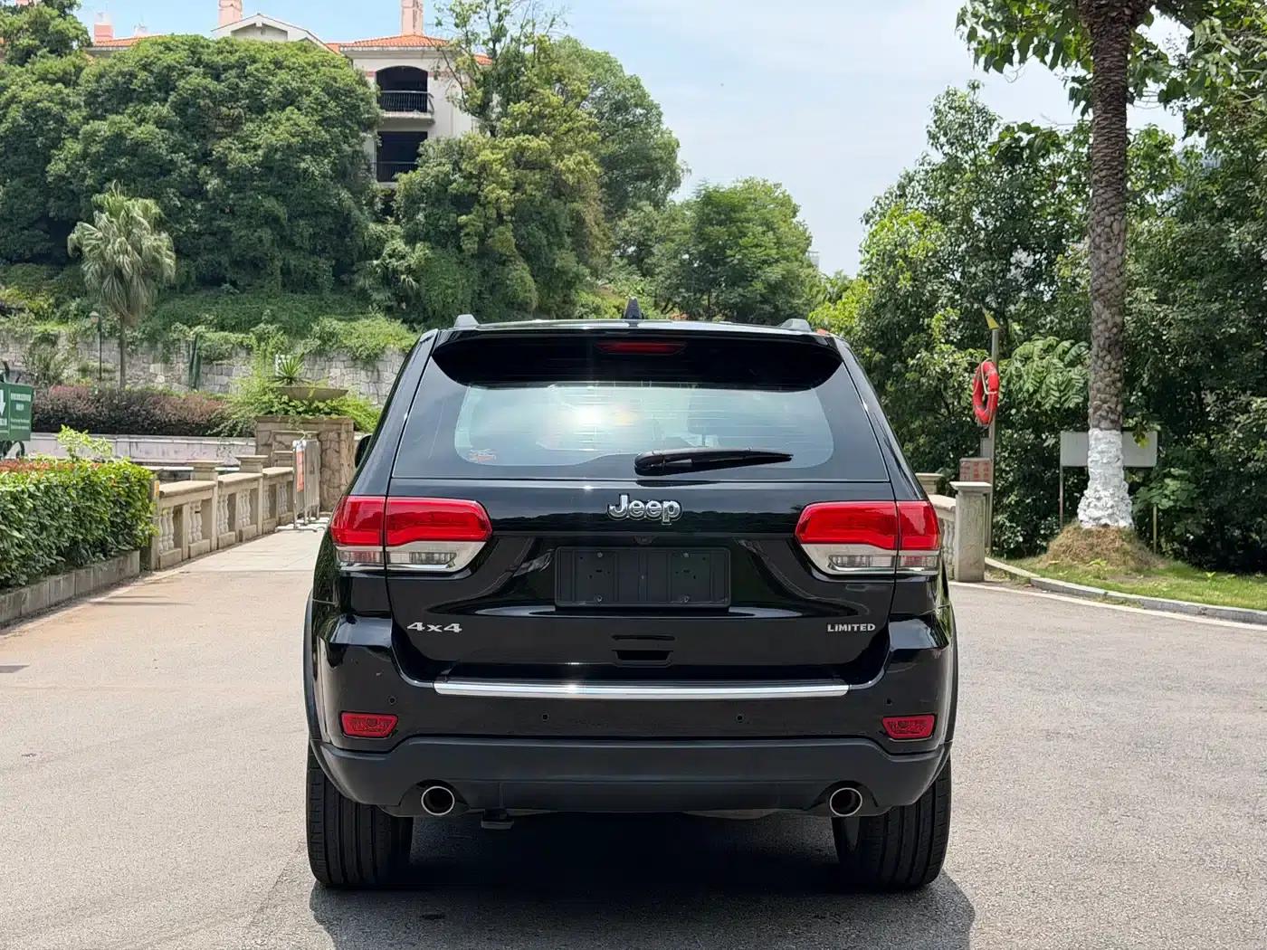 2017 Jeep Grand Cherokee Imported Model 3.0L Comfort Navigation Edition — миниатюра 6