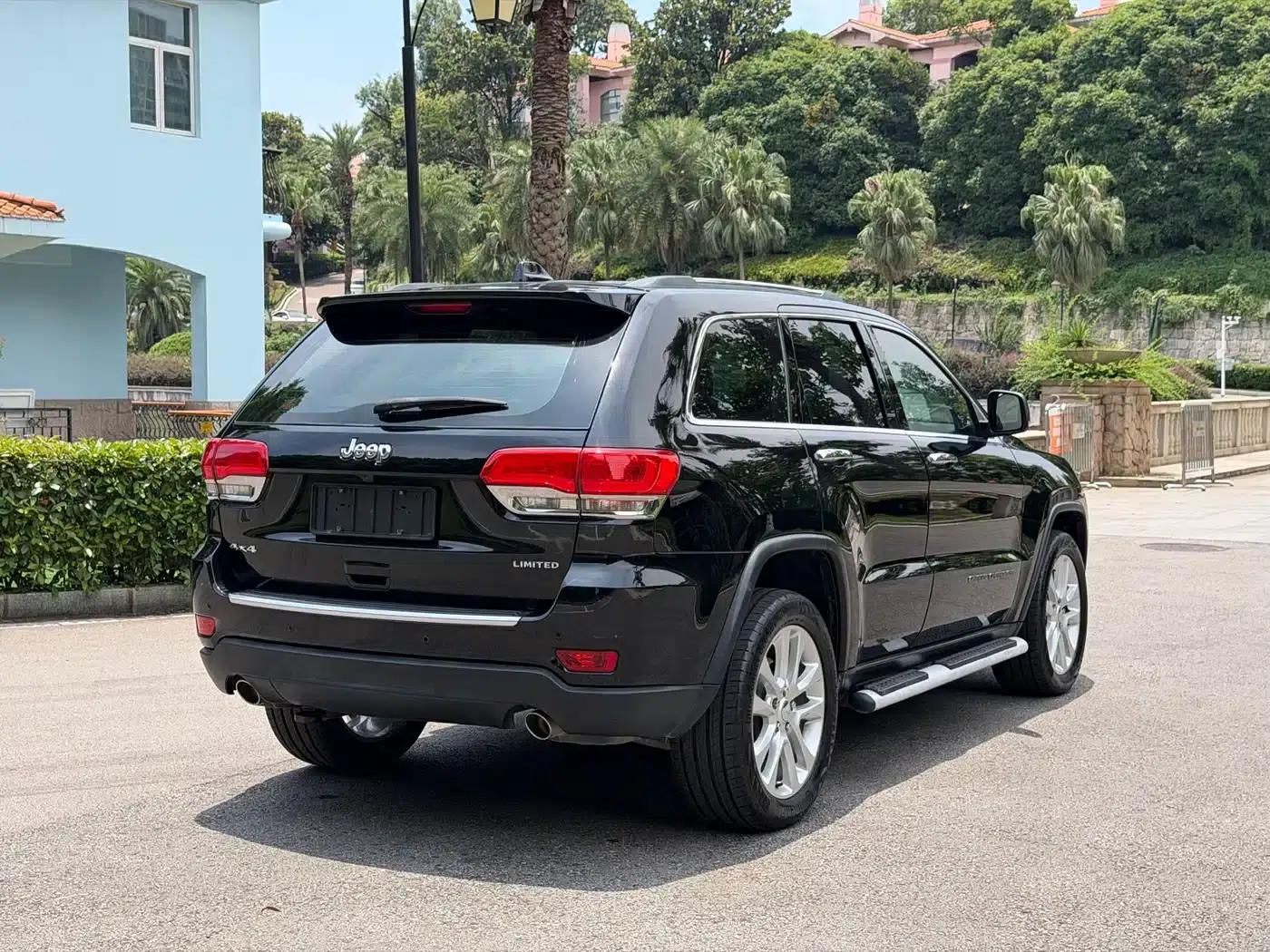 2017 Jeep Grand Cherokee Imported Model 3.0L Comfort Navigation Edition — миниатюра 7