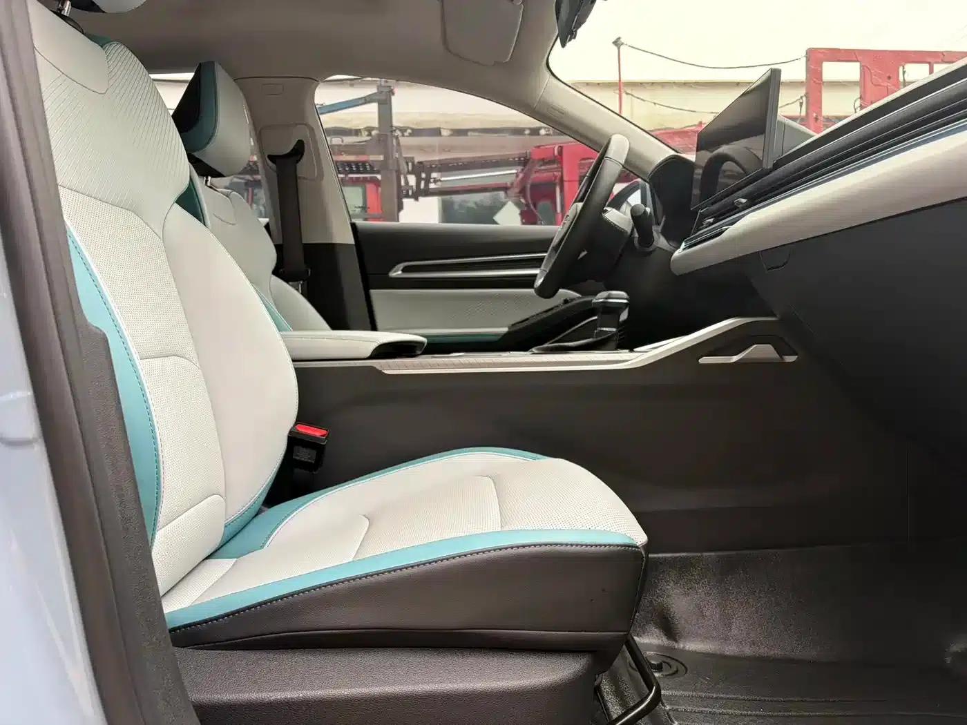 Geely Emgrand 2023 4th Generation Champion Edition 1.5L CVT Flagship Model — миниатюра 6
