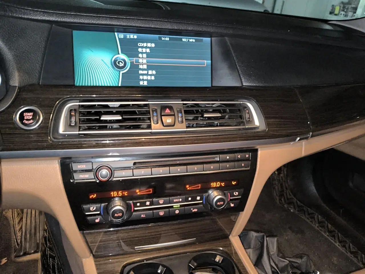 BMW 7 Series 2009 740Li Leading Model — миниатюра 13