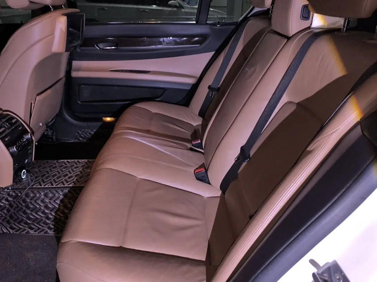 BMW 7 Series 2009 740Li Leading Model — миниатюра 17