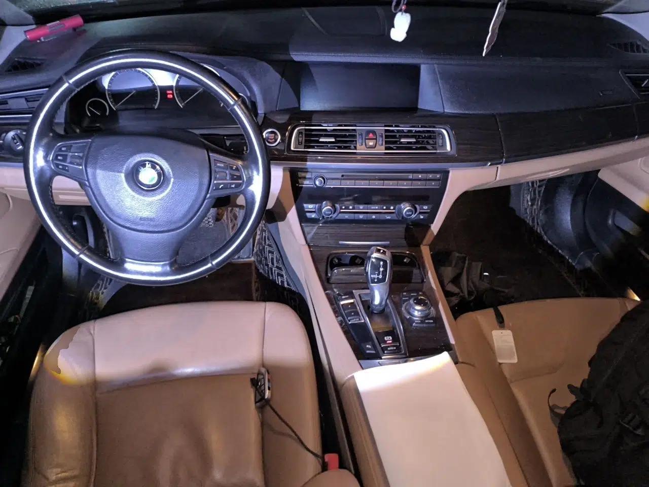BMW 7 Series 2009 740Li Leading Model — миниатюра 9