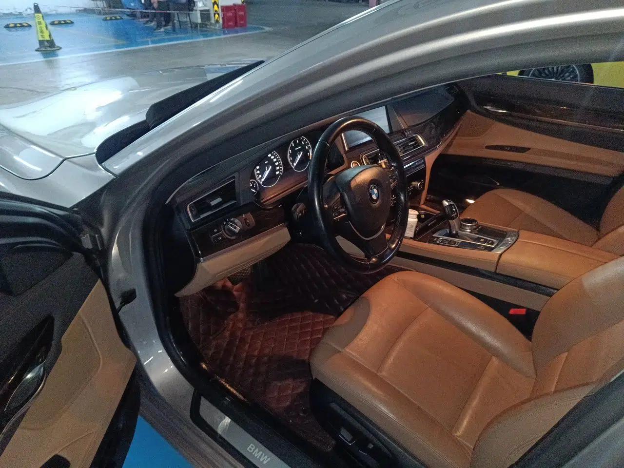 BMW 7 Series 2013 730Li Leading Model — миниатюра 16