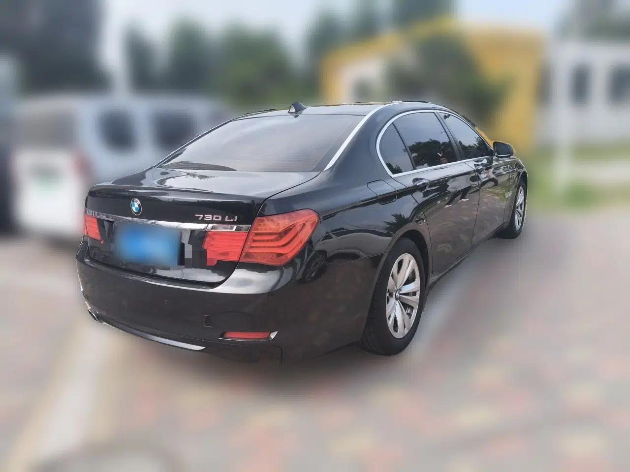 BMW 7 Series 2011 730Li Elegant Model — миниатюра 6
