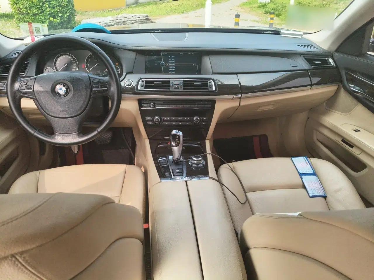 BMW 7 Series 2011 730Li Elegant Model — миниатюра 9