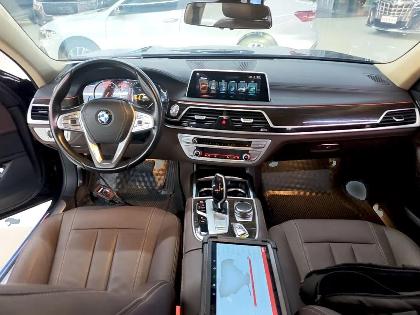 BMW 7 Series 2017 730Li Leading Model — миниатюра 12