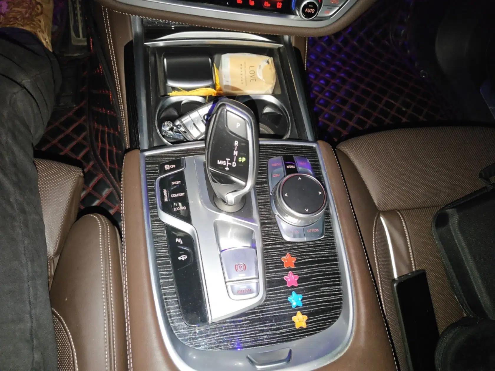 BMW 7 Series 2018 740Li M Sport Package Leading Model — миниатюра 14
