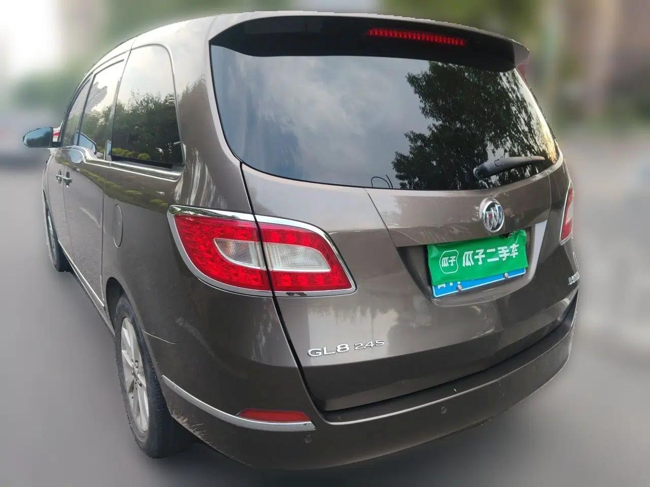 Buick GL8 2011 2.4L LT Luxury Business Executive Edition — миниатюра 4