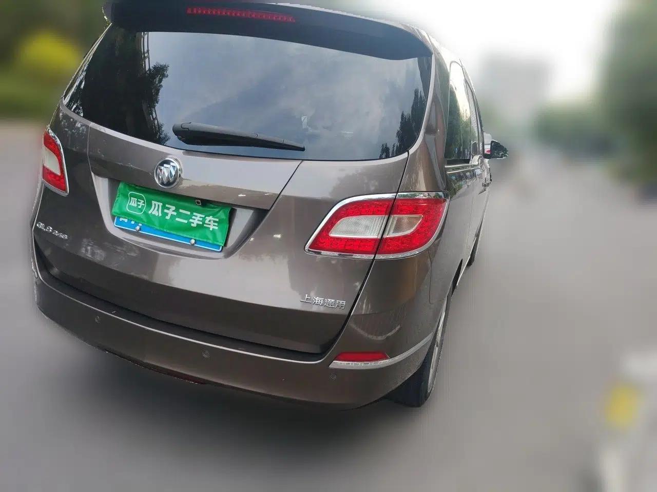 Buick GL8 2011 2.4L LT Luxury Business Executive Edition — миниатюра 6
