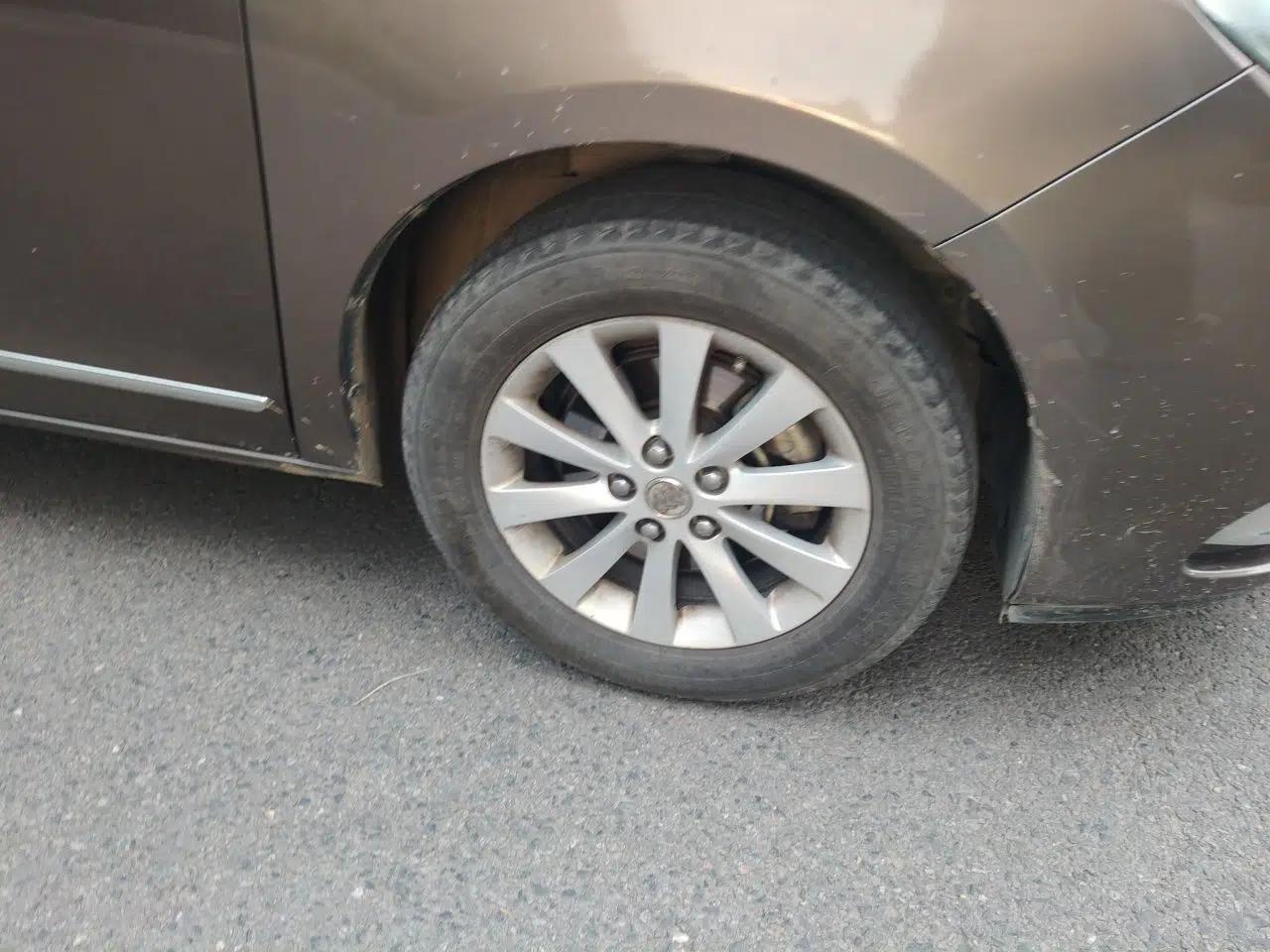 Buick GL8 2011 2.4L LT Luxury Business Executive Edition — миниатюра 8
