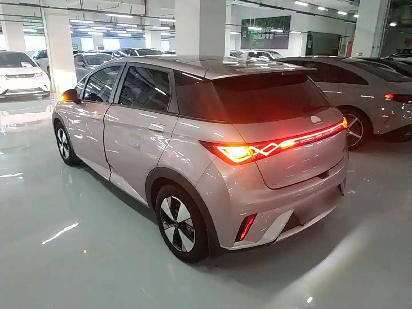 BYD Dolphin 2023 420 km Fashion Edition — миниатюра 4