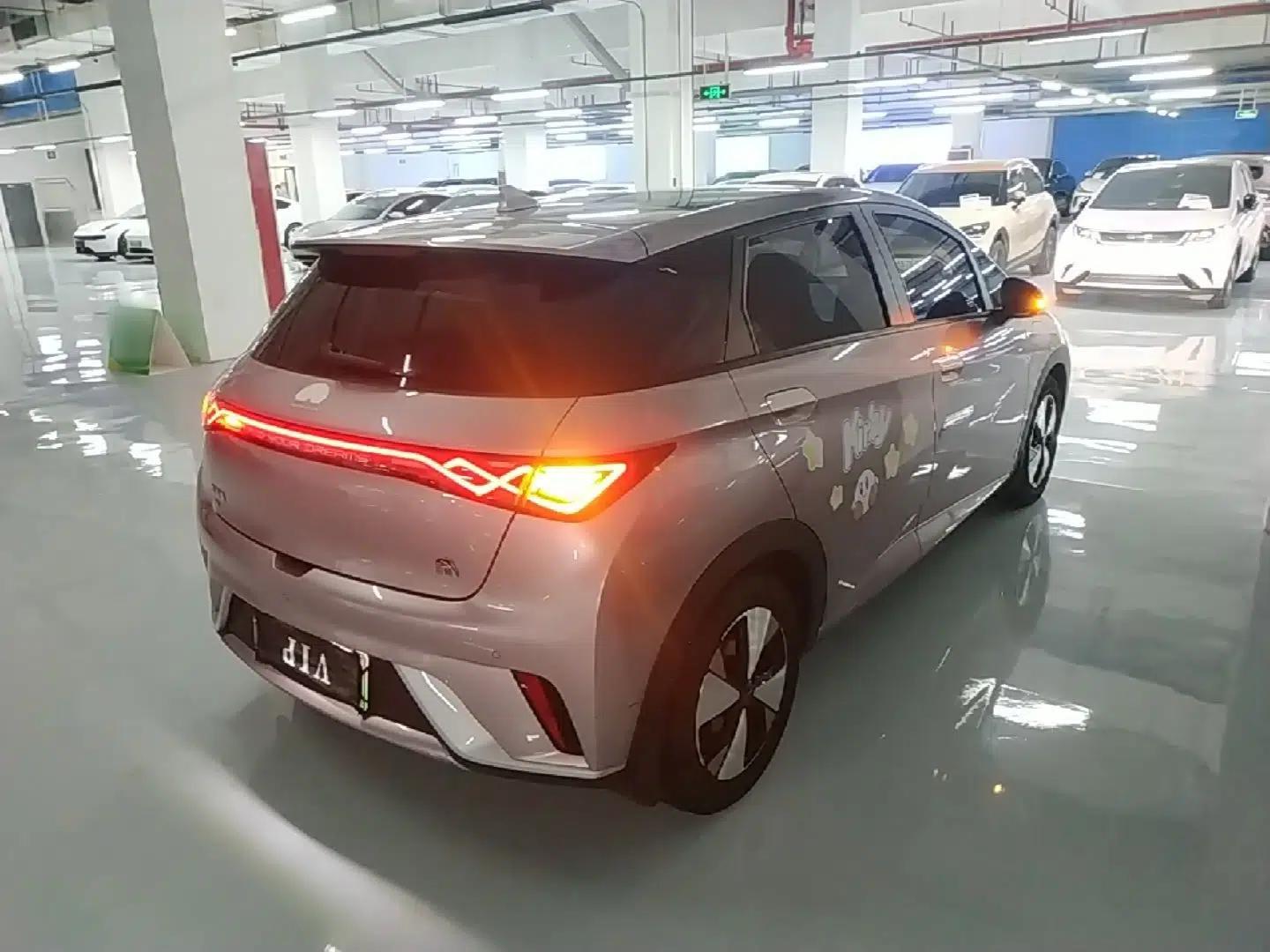 BYD Dolphin 2023 420 km Fashion Edition — миниатюра 6