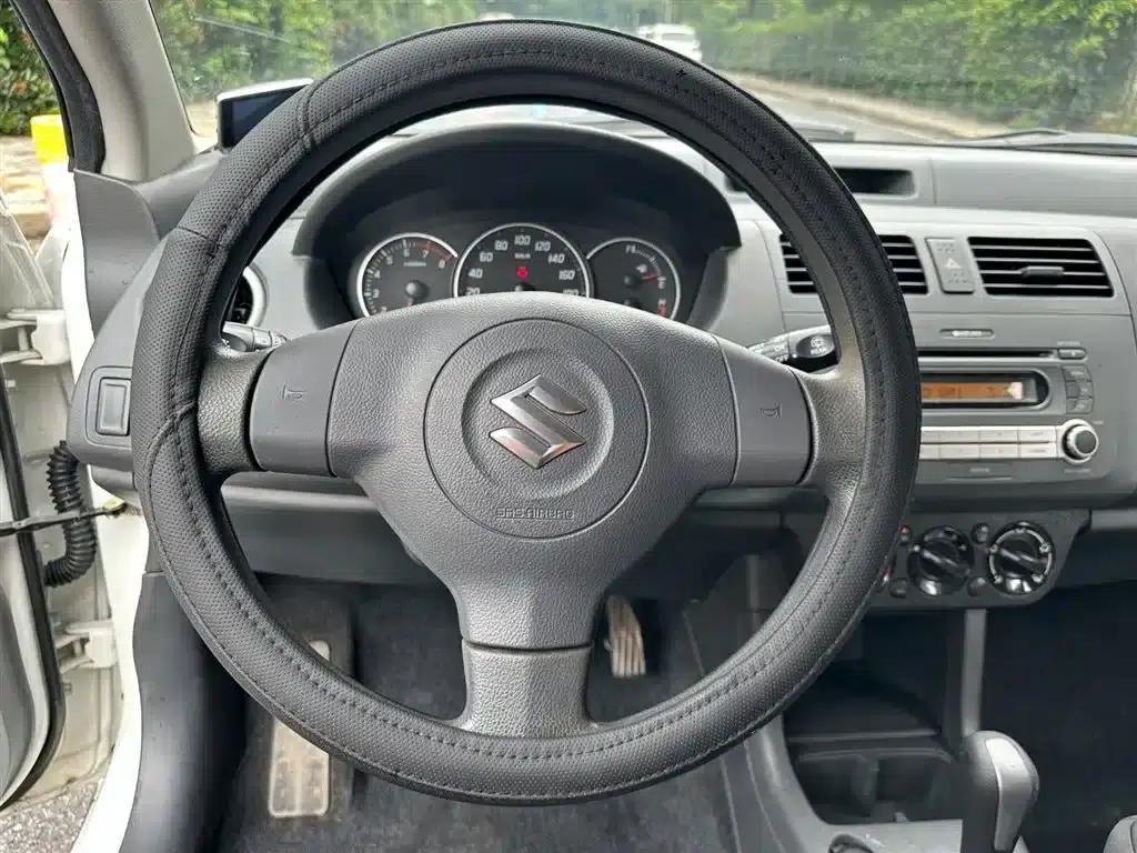 2013 Swift 1.5L Automatic Standard Edition — миниатюра 12