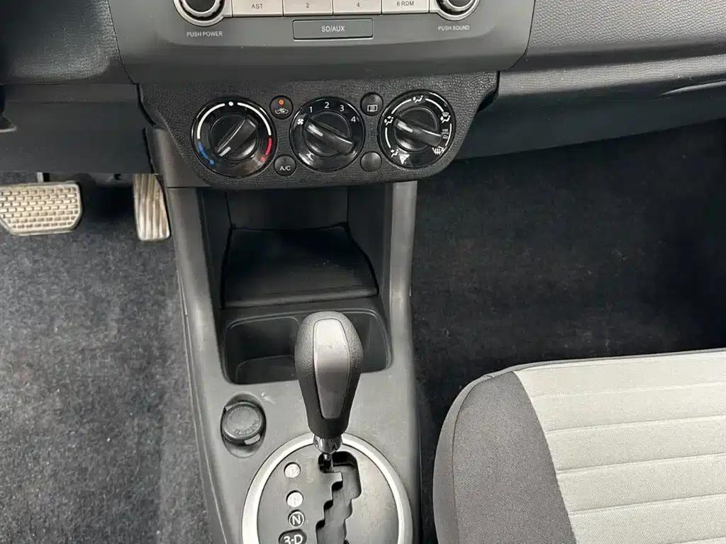 2013 Swift 1.5L Automatic Standard Edition — миниатюра 15