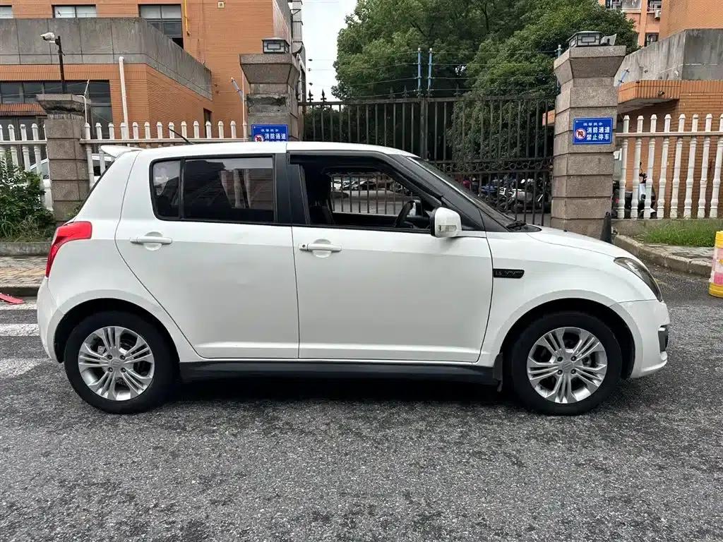 2013 Swift 1.5L Automatic Standard Edition — миниатюра 4