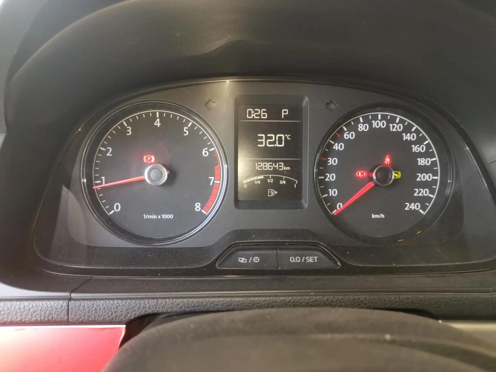 Volkswagen Lavida 2015 1.6L Automatic Fashion Edition — миниатюра 12