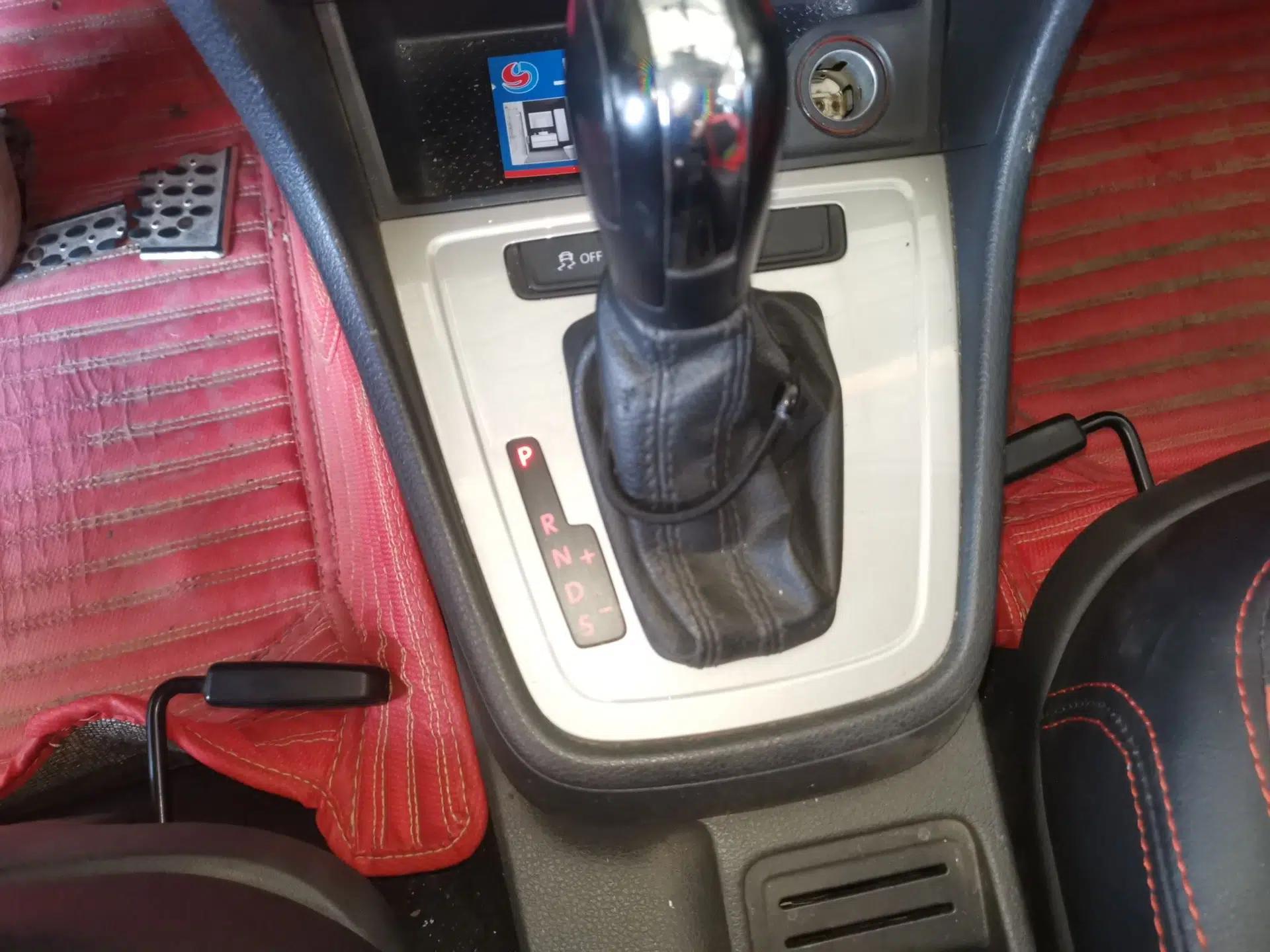 Volkswagen Lavida 2015 1.6L Automatic Fashion Edition — миниатюра 14