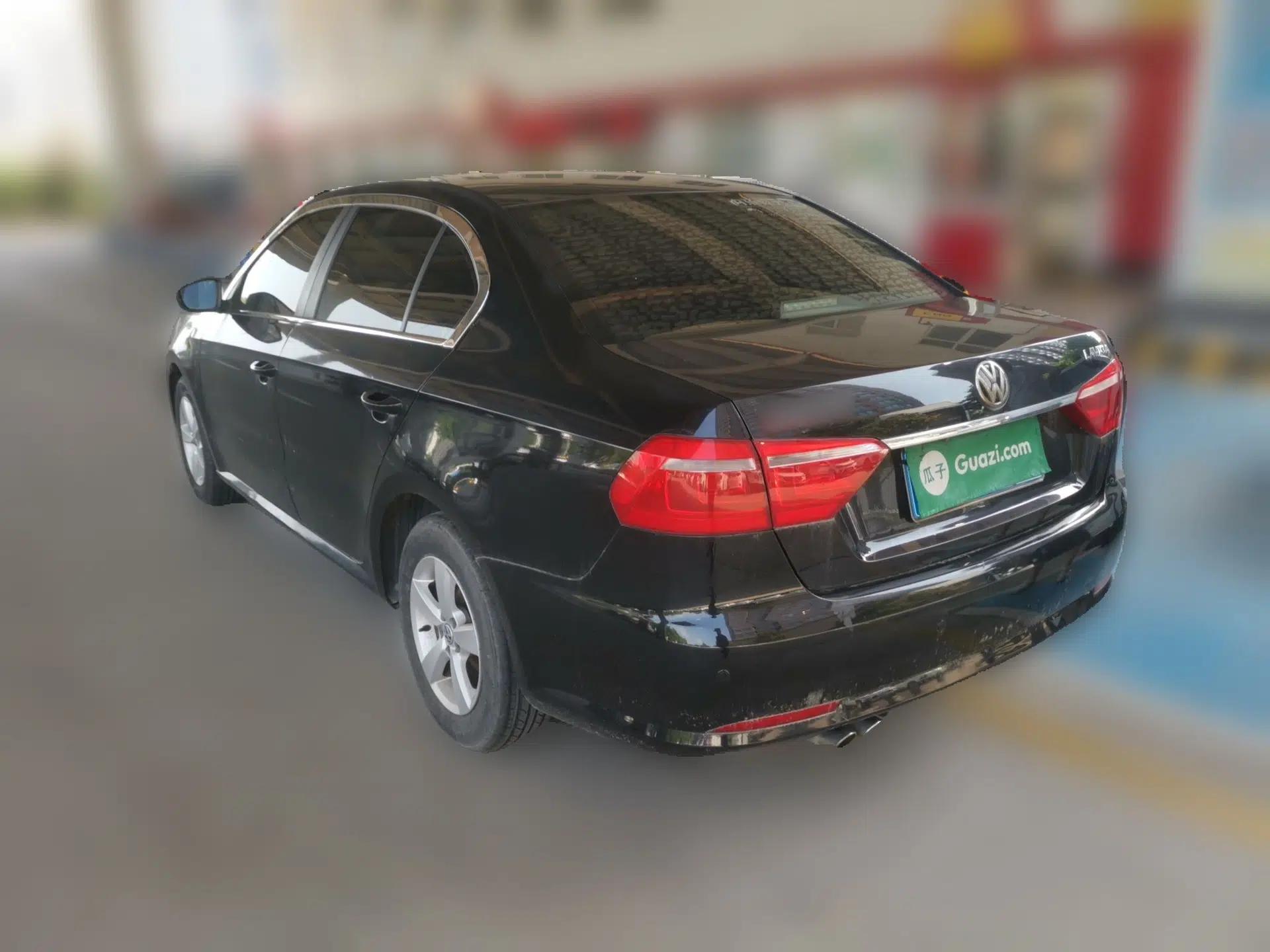Volkswagen Lavida 2015 1.6L Automatic Fashion Edition — миниатюра 4