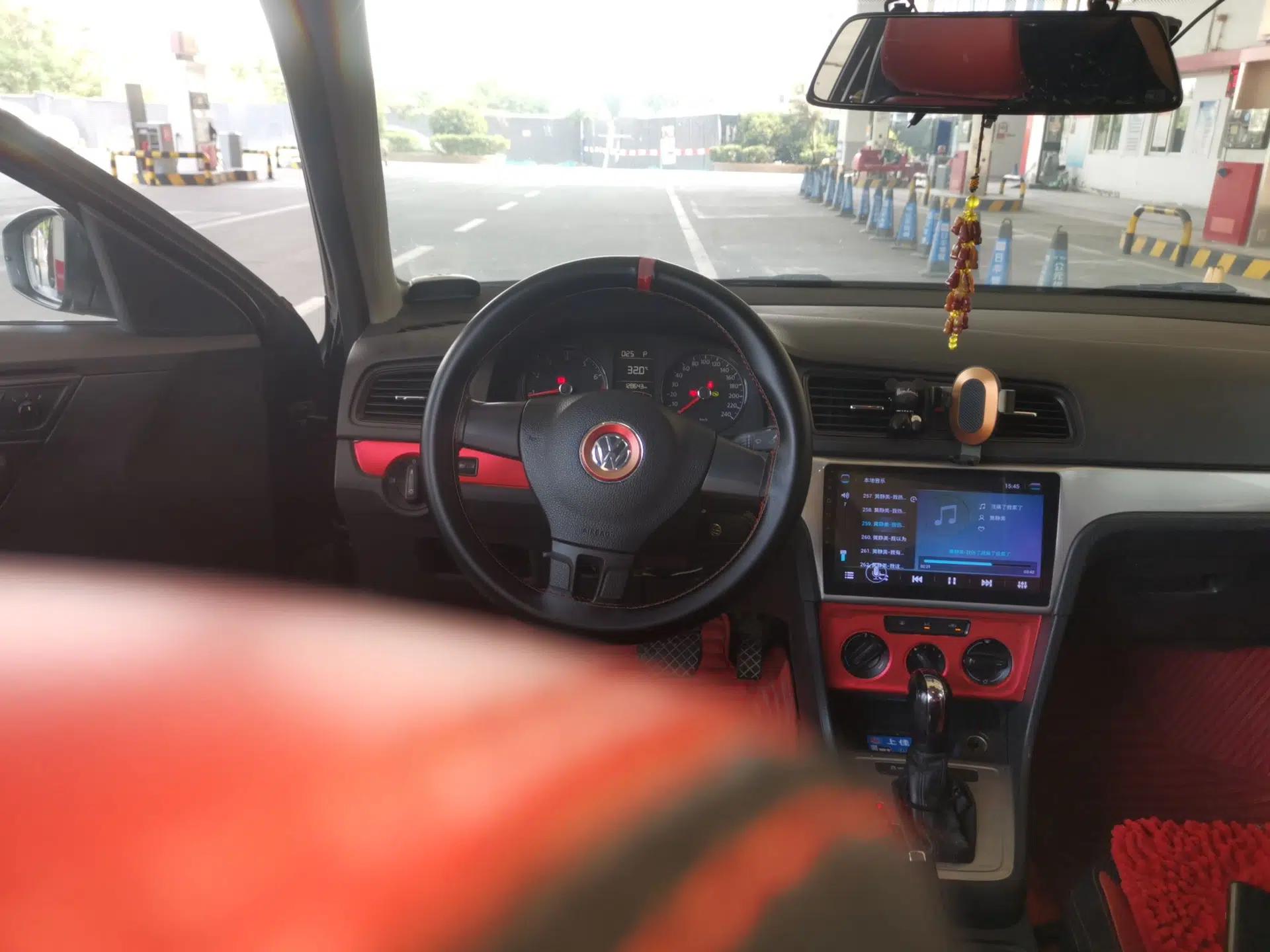 Volkswagen Lavida 2015 1.6L Automatic Fashion Edition — миниатюра 10